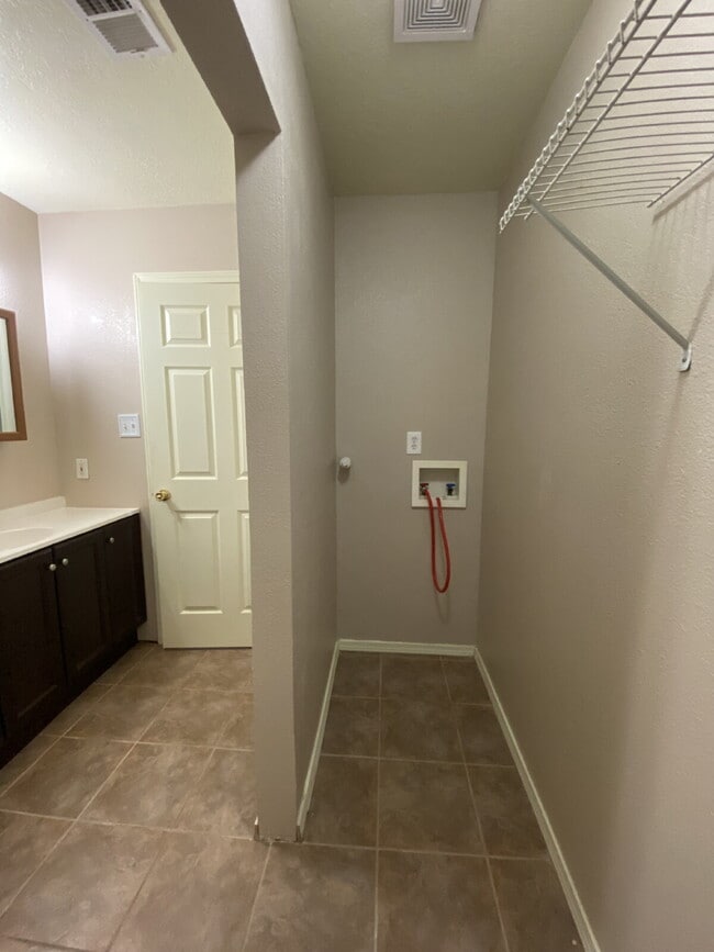 Building Photo - 2BR/1Bath - 4 Plex in Rio Rancho