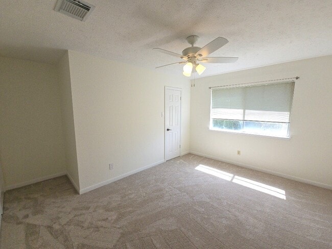 Building Photo - 2502 Fairwind Dr