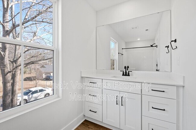 Building Photo - 117 Norbert Ln