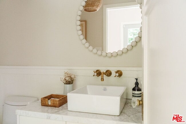 Building Photo - 231 S Thurston Ave