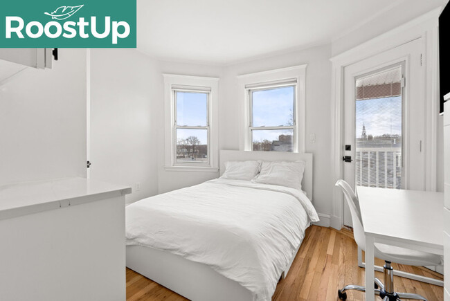 Building Photo - New RoostUp Furnished Private Bedroom with...