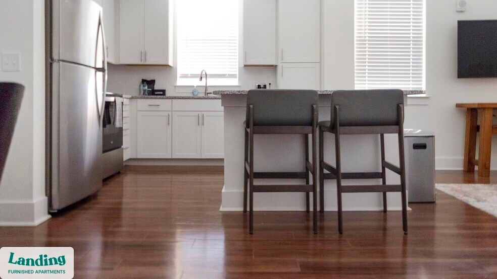 Building Photo - 901 Kelly Green Ln