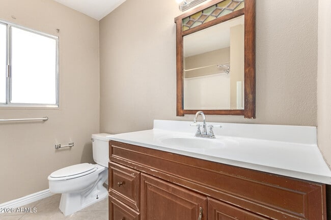 Building Photo - 1049 E Carter Dr