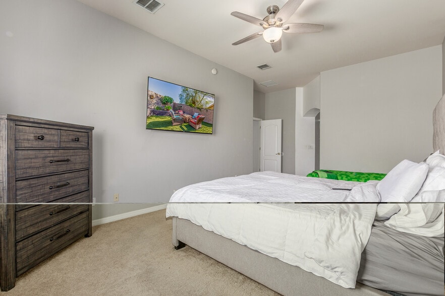 Building Photo - 8434 N Sunny Rock Ridge Dr