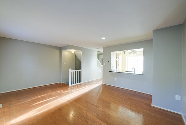 Building Photo - Beautiful Townhome Near Gunner's Lake in Germantown