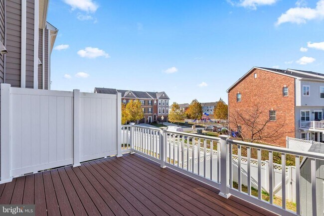 Building Photo - 5345 Tweeddale Pl