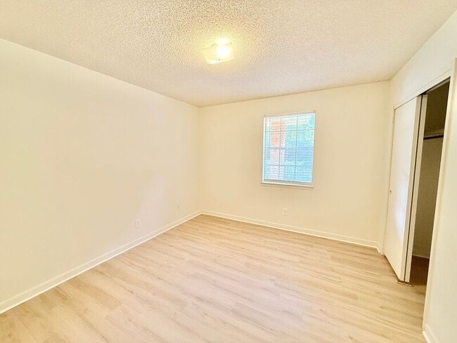 Building Photo - 6486 Kembro Rd