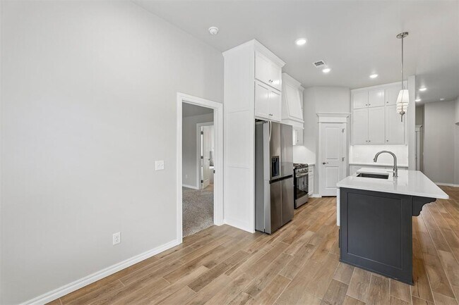 Building Photo - 16129 Villa Valeria Way