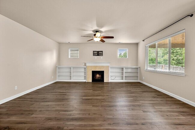 Building Photo - 15592 Chad Dr SE