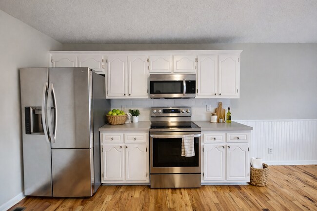 Building Photo - 3 Bed 2 Bath + Bonus Room