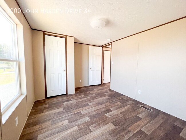 Building Photo - 3000 John Harden Dr