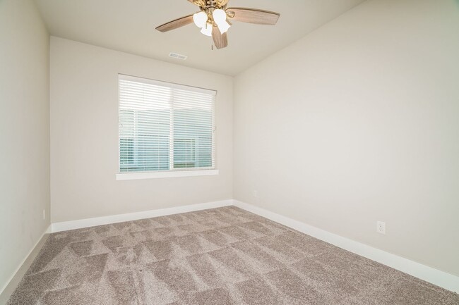 Building Photo - 4 Bedroom 2.5 Bath. Cul-de-Sac beautifully...