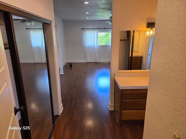 Building Photo - Large Four Bedroom with a Pool in Folsom
