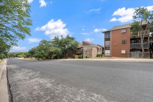 Building Photo - 6903 Deatonhill Dr