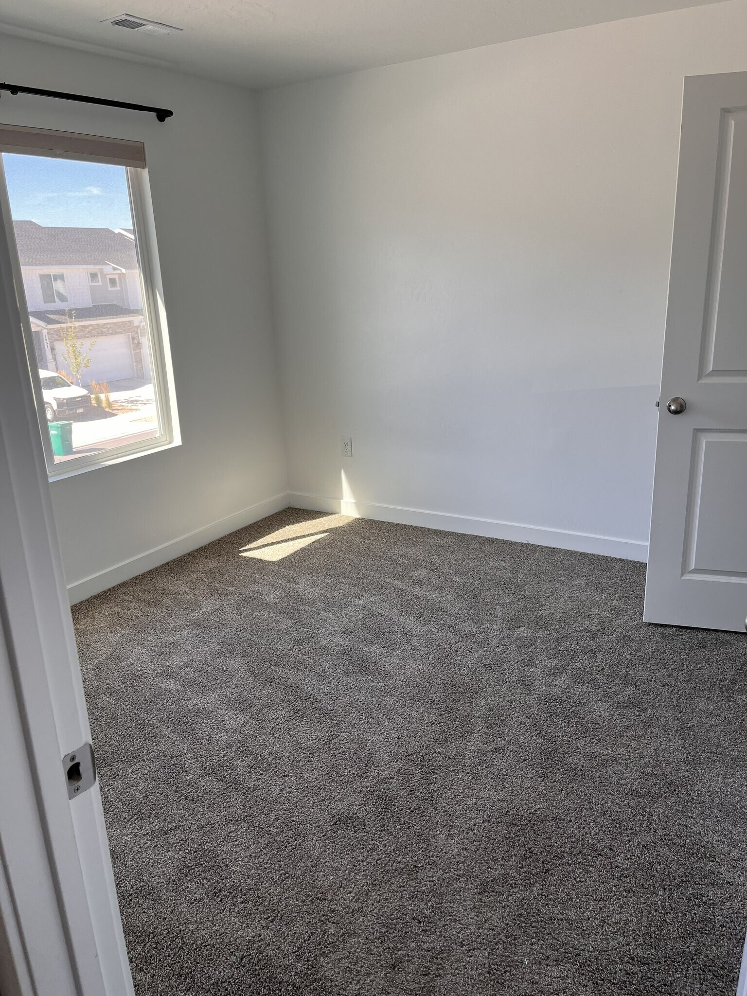 Building Photo - 1022 W Broadleaf Dr