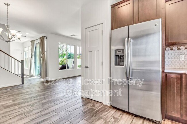 Building Photo - 2734 S Santa Rita