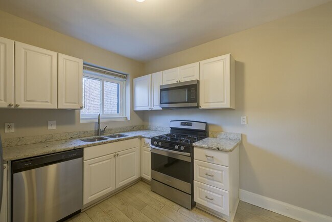 Building Photo - Modern End-Unit Townhome with Garage + Outdoor Space in SE DC