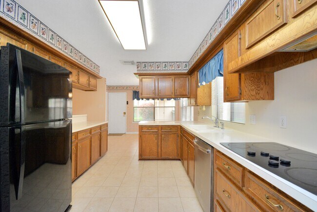 Building Photo - 2818 Colonial Dr