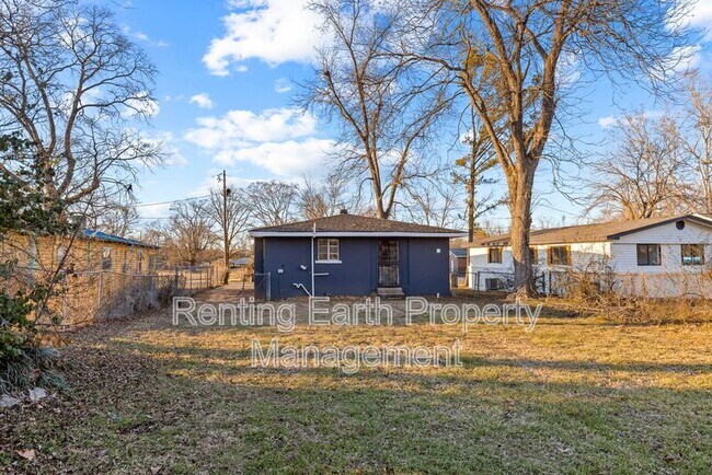 Building Photo - 3829 Ellis Ave SW