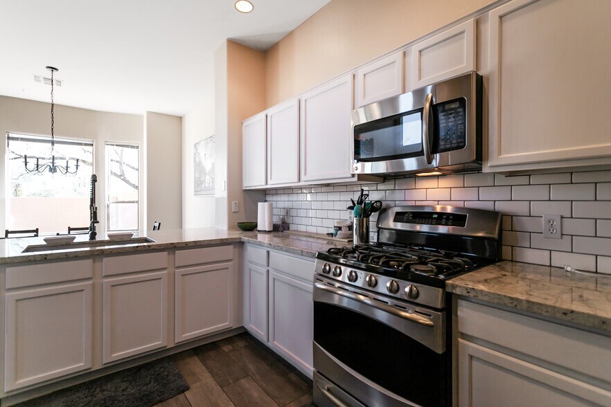 Building Photo - 16420 N Thompson Peak Pky