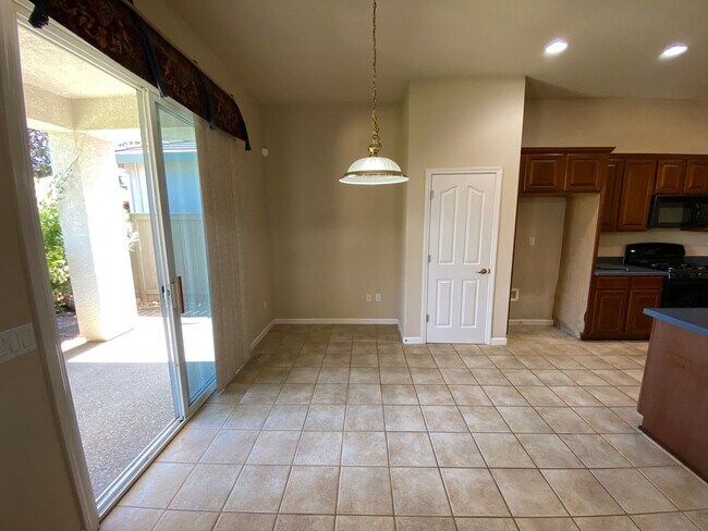 Building Photo - Beautiful 55+ Home in Heritage Lakeside