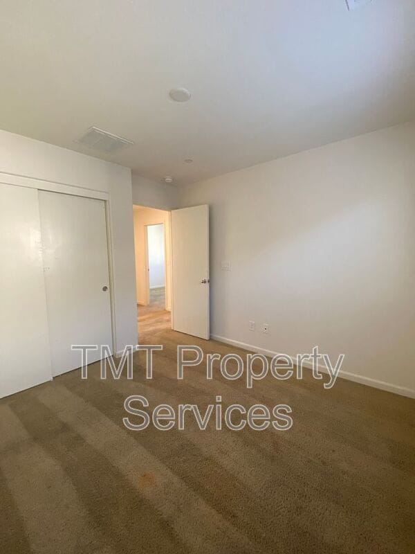 Building Photo - 5471 Westhampton Way