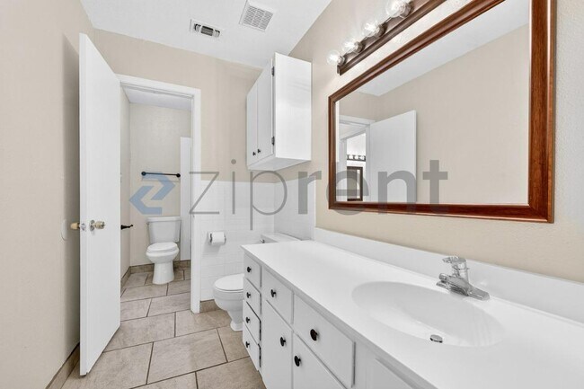 Building Photo - 3225 Crites St