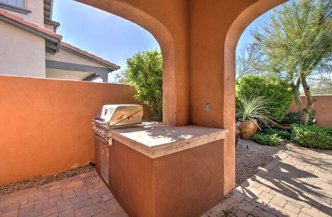 Building Photo - 9427 E Trailside View