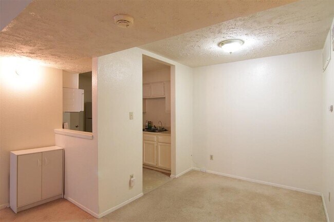 Building Photo - 10555 Turtlewood Ct