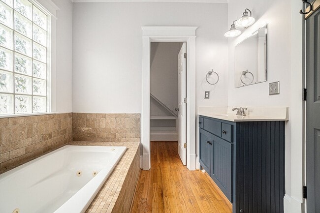 Building Photo - Charleston-Style East Atlanta Entertainer'...