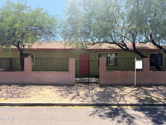 Building Photo - 203 S Cherry Ave