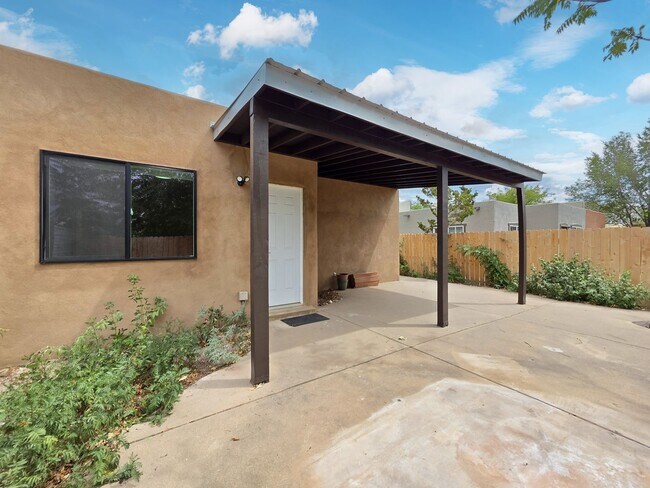Building Photo - 1504 Escondida Ct