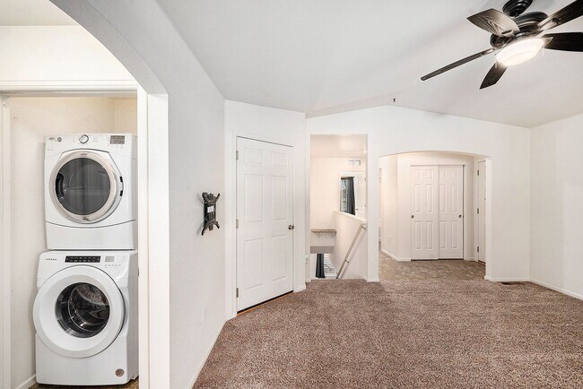 Building Photo - Spacious 3 Bed 3 Bath in the heart of Green Valley Ranch ELECTRICITY INCLUDED IN RENT