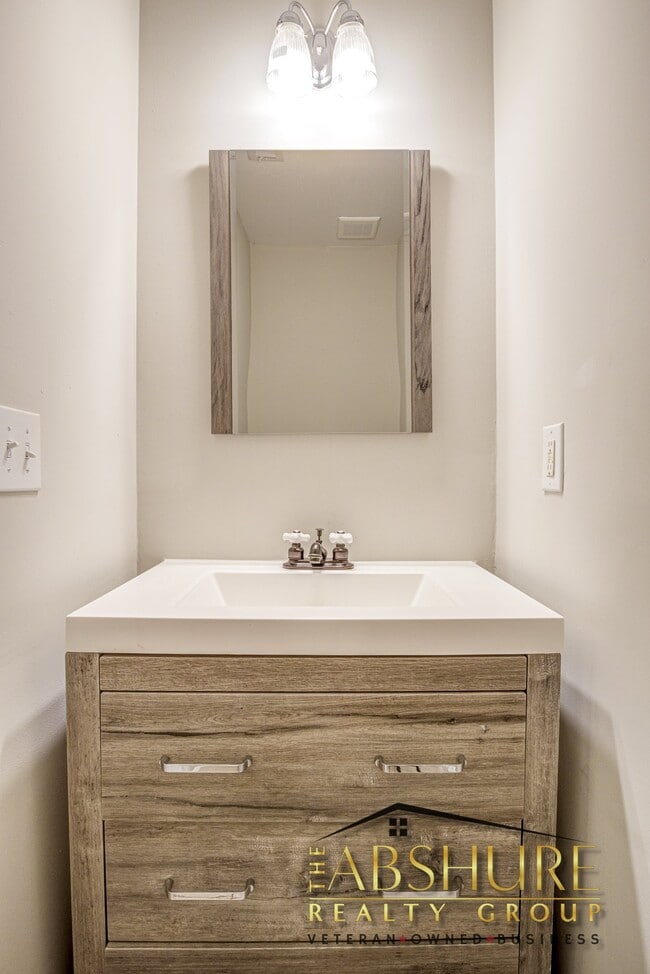 Building Photo - 852 Willow Bay Dr