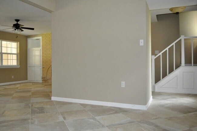 Building Photo - 3619 Summit Bend