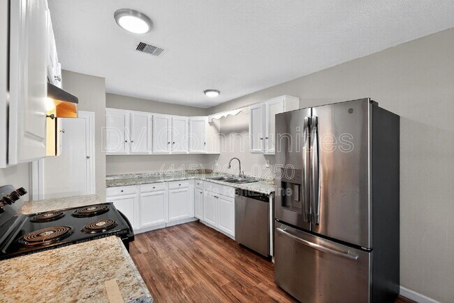 Building Photo - 24415 Lightwoods Dr