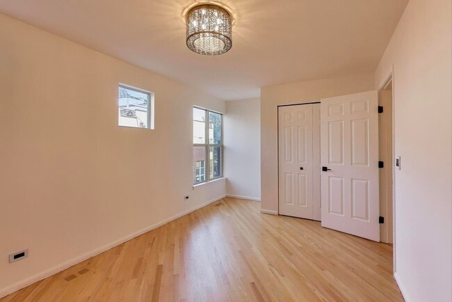 Building Photo - 6951 N Western Ave