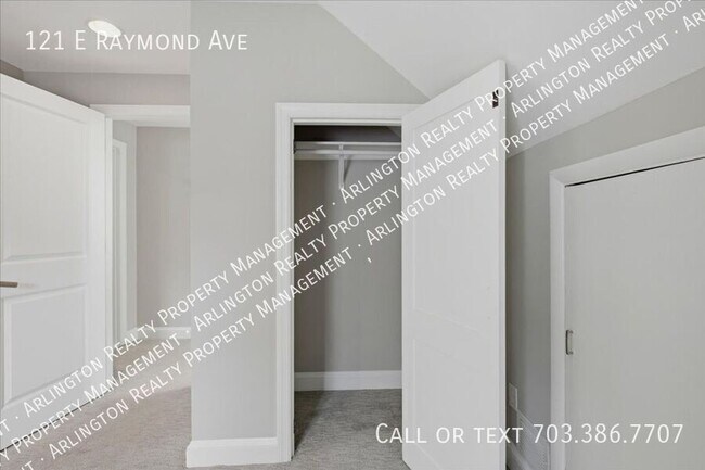 Building Photo - 121 E Raymond Ave