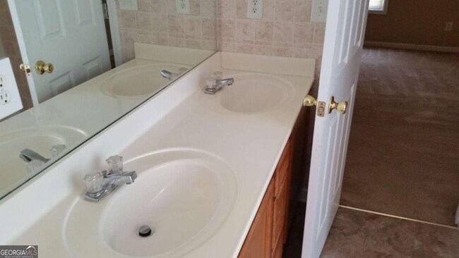 Building Photo - 5511 Walnut Ln