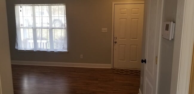 Building Photo - Beautiful Home Near Downtown Matthews