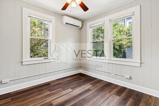 Building Photo - 4 Farrwood Ave