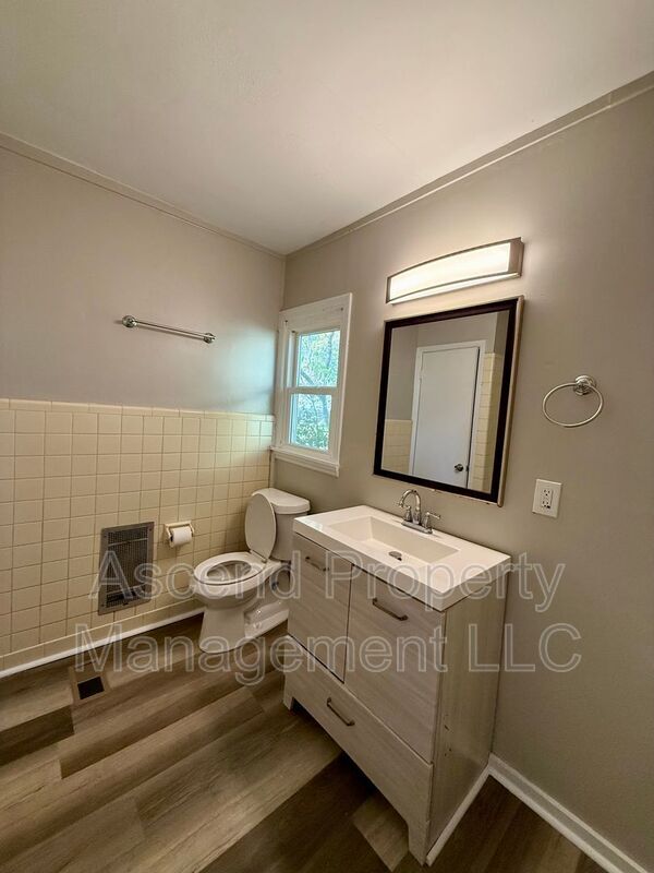 Building Photo - 203 N St Marks Ave