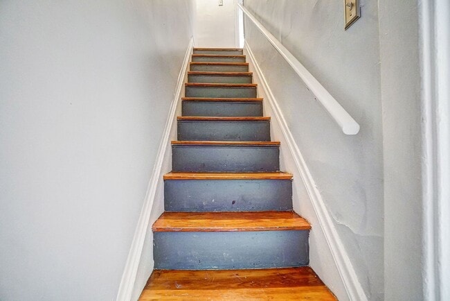 Building Photo - Newly renovated 2bed/1bath