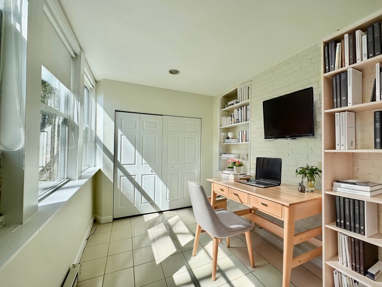 Building Photo - 4024 Calvert St NW