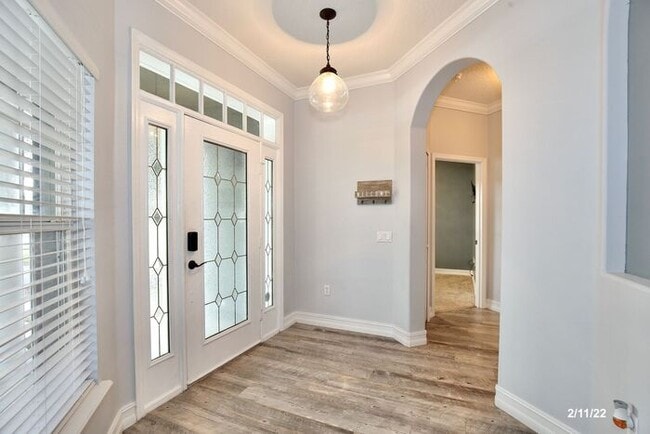 Building Photo - Luxurious 4/3 Waterfront Home with an In-ground Spa, an In-law Suite and a 2 Car Garage in the Hi...