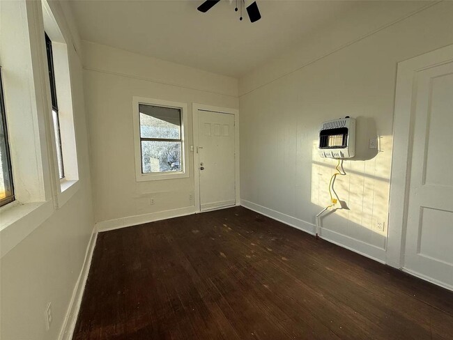 Building Photo - 2116 Columbus Ave