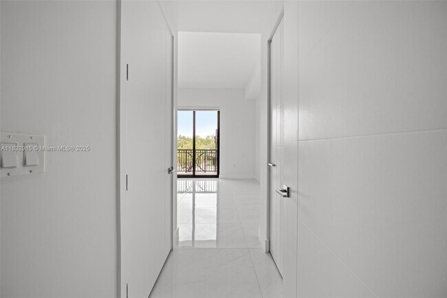 Building Photo - 301 Altara Ave