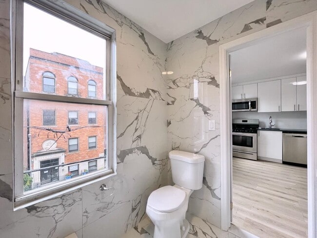 Building Photo - 379 Monmouth St