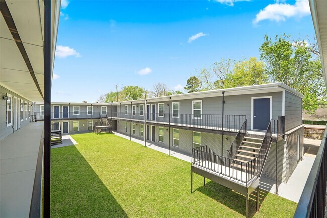 Building Photo - 6403 Sloan St