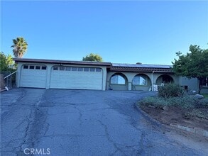 Building Photo - 1034 Avocado Ave